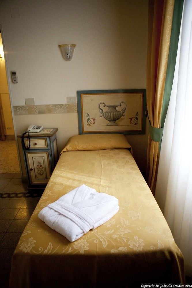 Hotel Infinito - Gruppo Blam Hotels Rome Bagian luar foto